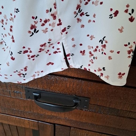 Dalia Women's Printed Floral Short Sleeve Blouse Shirt Size Medium - NWT - Picture 6 of 12